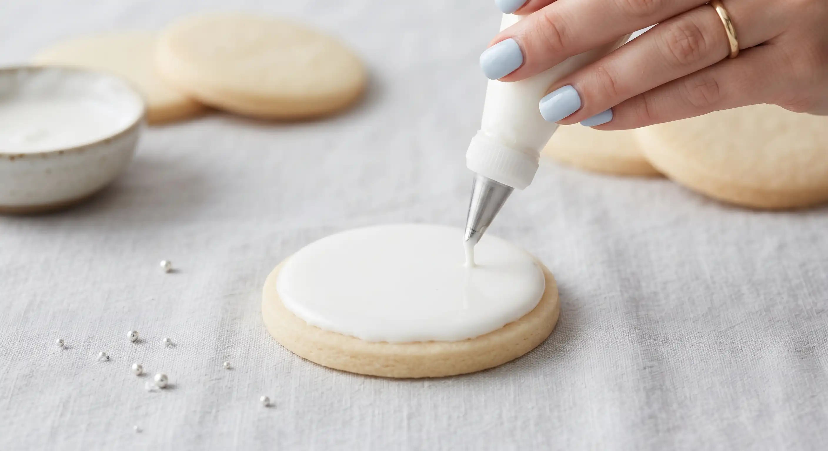 decorative cookies, decorative wedding cookies, cookie decorating tips, cookies, decorative boxes for cookies,